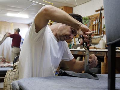 Оббивальник м’яких меблів на меблеву фабрику в Польщу