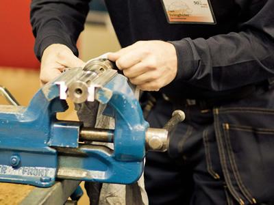 Вакансія слюсаря на виробництво поблизу Варшави