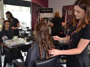 Робота перукаря в Л