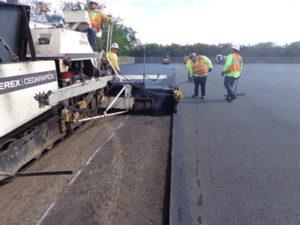Робота водия асфальтоуклача в Литві