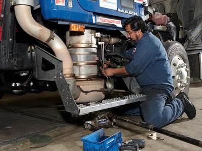 Вакансія для автомеханіка вантажних автомобілів на СТО в Литві