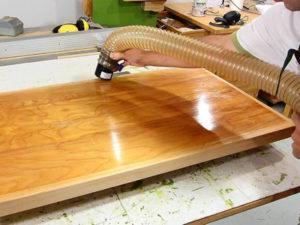 Робота лакувальника по дереву  в Литві (Клайпеда)