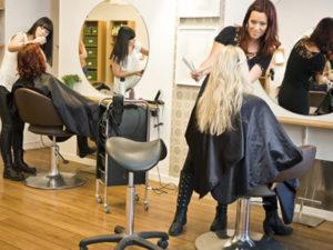 Работа парикмахера в салон красоты в Литве