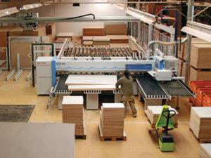 Столяр мебельный комбинат в Швеции