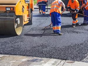 Работа дорожного рабочего в Литве