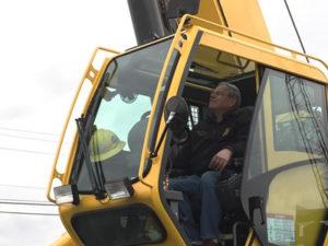 Машиніст крана на деревообробне підприємство в Литві