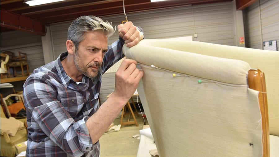 Обивщик мягкой мебели в Прибалтике