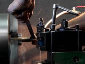 Токар на фабрику автозапчастин в Чехії  