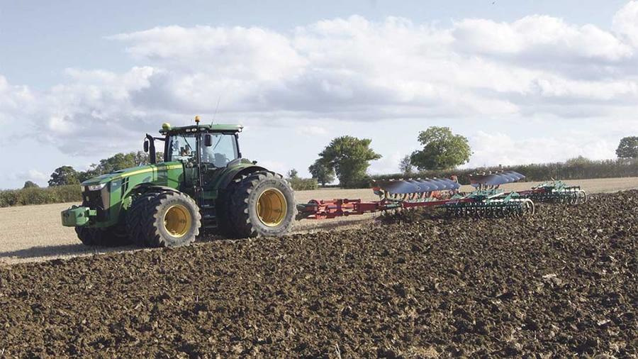 Тракторист в Прибалтике