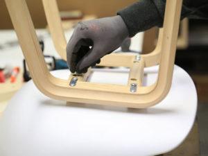 Работа на фабрику для изготовления деревянных стульев в Латвии