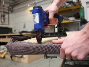 Работа для обивщика мягкой мебели на производстве в Чехии