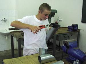 Работа для жестянщика на производстве в Швеции