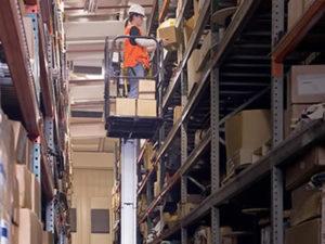 Комплектувальниками на складі