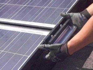 Робота по монтажу сонячних панелів для різноробочих