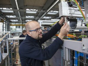 Робота електромонтера на виробництві 