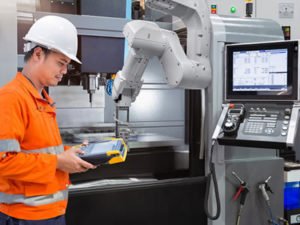 Работа на фабрике по обслуживании автоматизированных станков