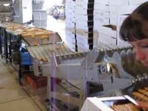 Потрібні пакувальники печива на кондитерській фабриці 