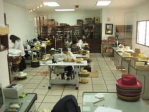 Работа для швеи на производстве головных уборов