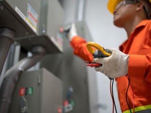 Работа для электрика на производстве