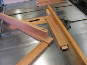 Работа столяра на производстве по изготовлению деревянных заготово