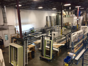 Работа на производстве окон