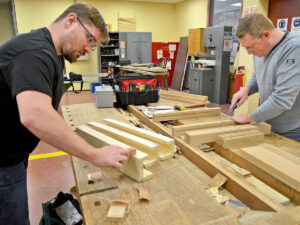 Робота для столяра-тесляра на фабриці