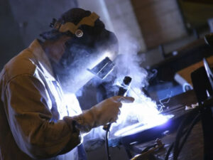Работа для сварщика методом 111 на производстве